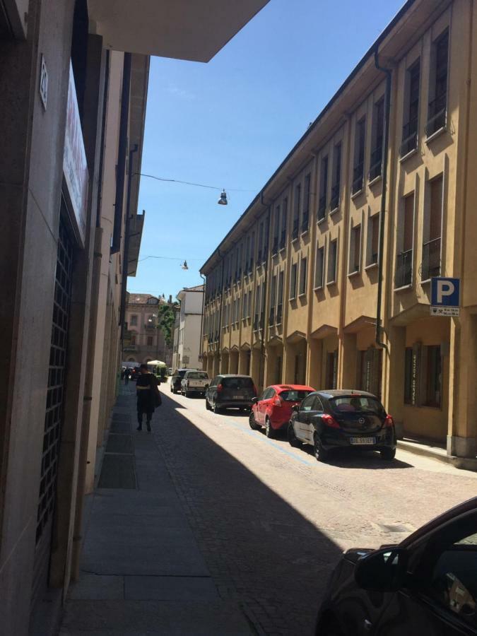 Apartment La Mansarda Alba  Bagian luar foto